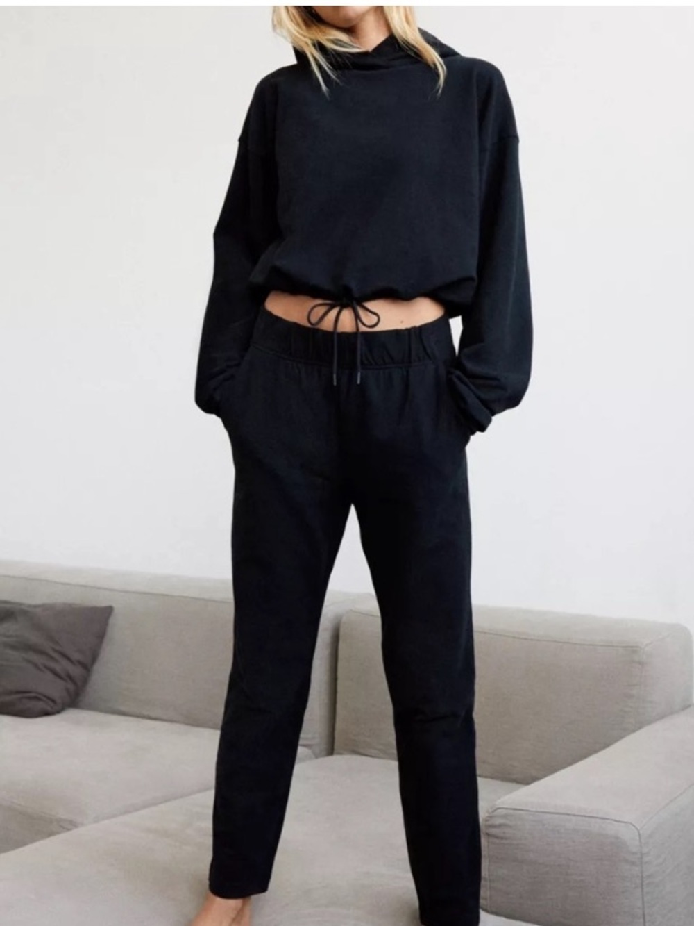 Aritzia The Group by Babaton Weekender Pant in Black size Small
